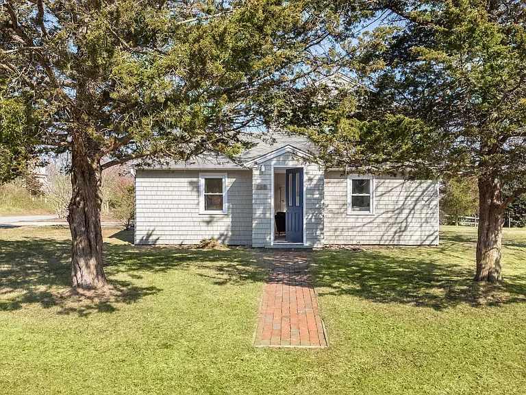 Monroe Dr — Photo 1