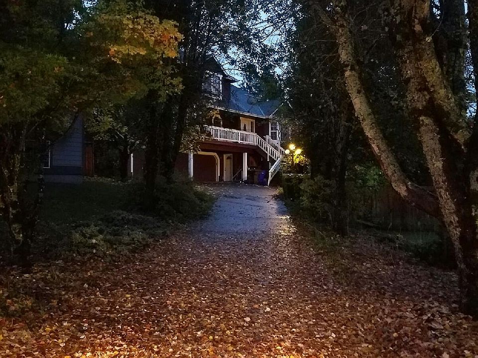 2nd image of 630 SE Lovrien Pl