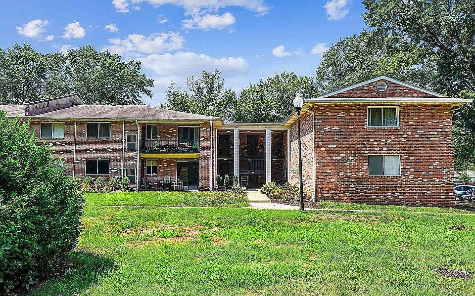 1st image of 207 Victor Pkwy #207E