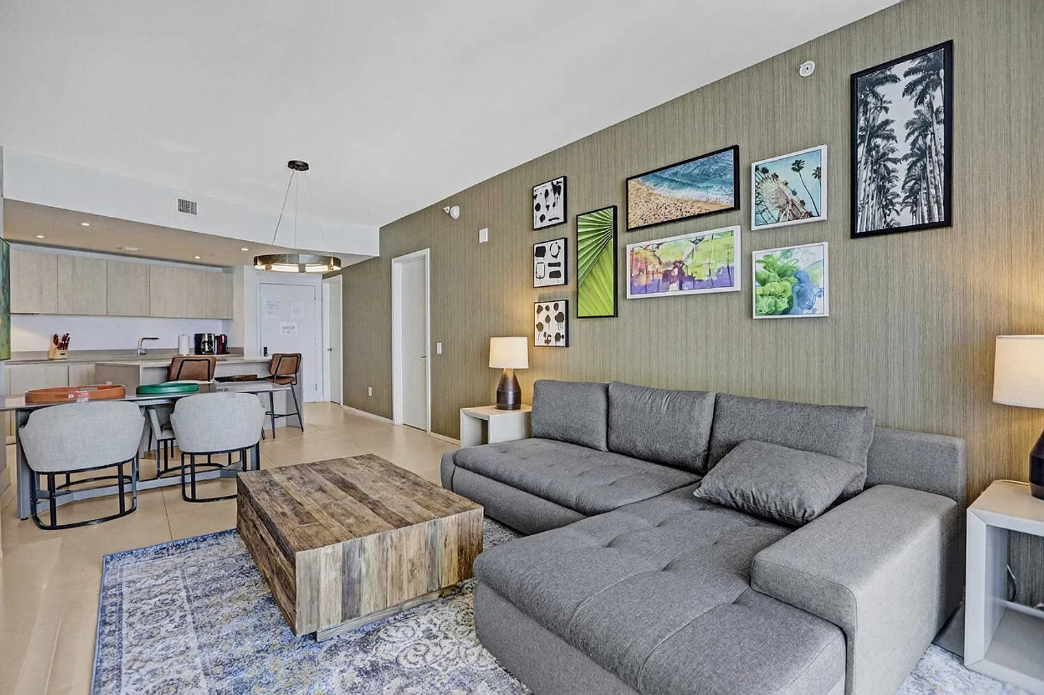 2 bed, 2.0 bath, 1097 sqft, $5,059 — Photo 2