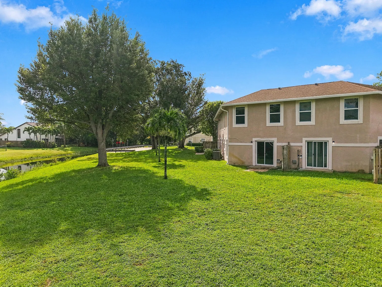 4 bed, 2.5 bath, 1400 sqft, $3,400 — Photo 2