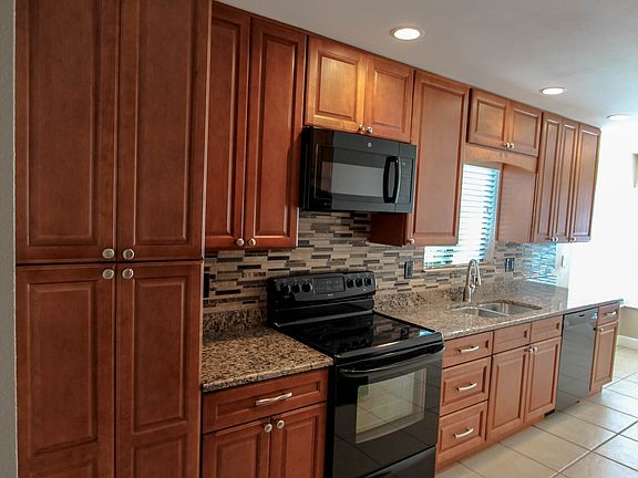 4th image of 768 White Pine Ave