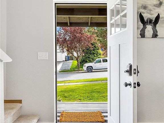 4th image of 9707 7th Pl SE