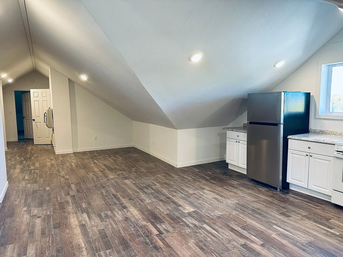 Building Photo - 921 E 4th St #17