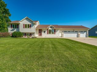 901 9th Ave SE, Waseca, MN 56093