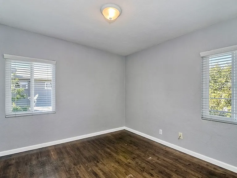 3557 College Ave #1/2 — Photo 3