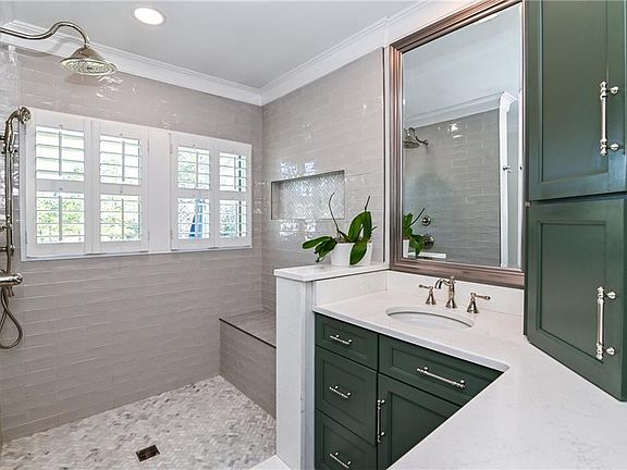 4th image of 2 Division St