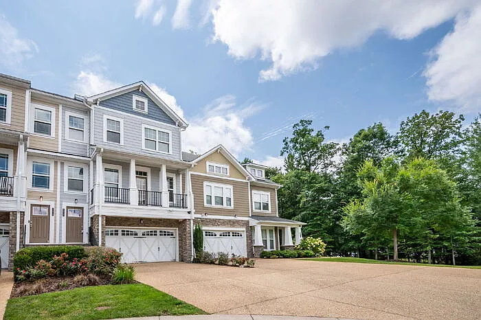 5413 Hickory Ann Dr — Photo 2