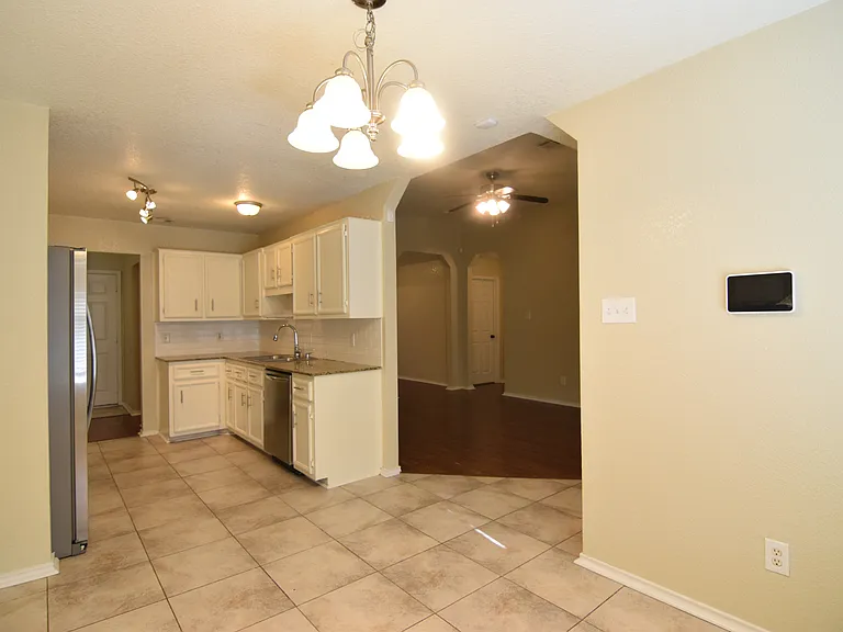 2802 Wesley Dr — Photo 6