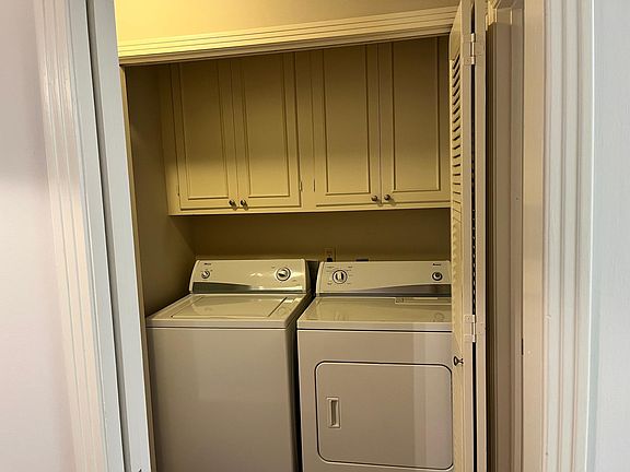 conveniently located in your apartment home, 2 very nice w/d, closed behind bifold doors and located in hallway right off bedroom