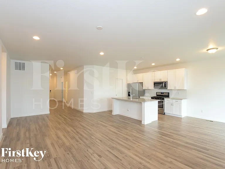 496 Kansas Ave — Photo 3