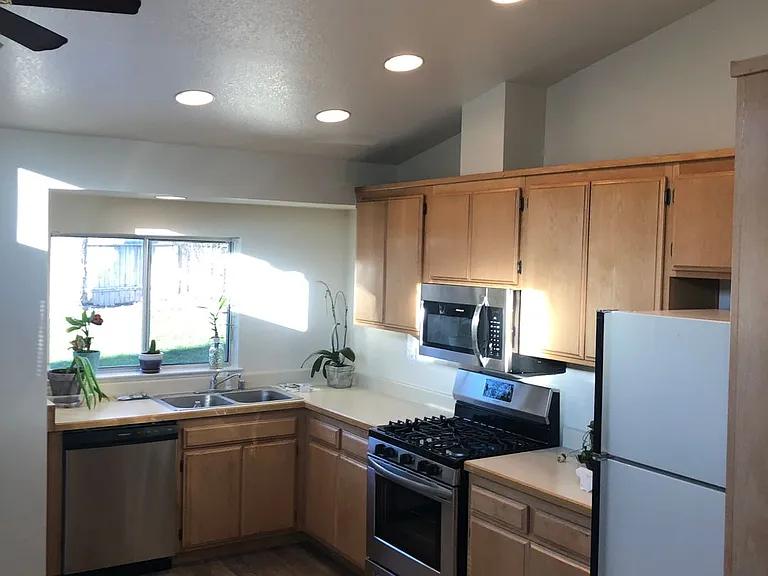 7635 Devonshire Ln — Photo 2