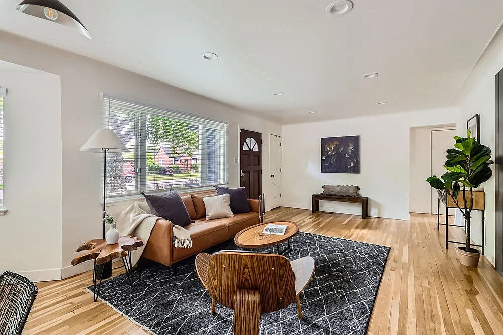 900 Locust St — Photo 2