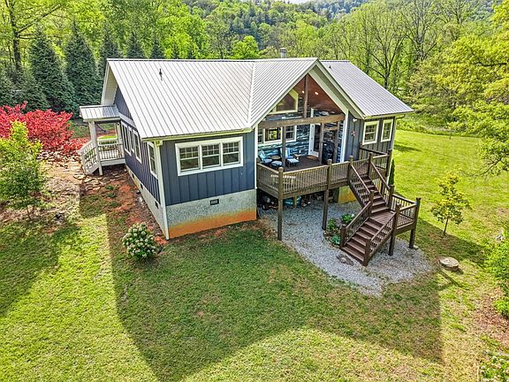 4th image of 1550 River Rd