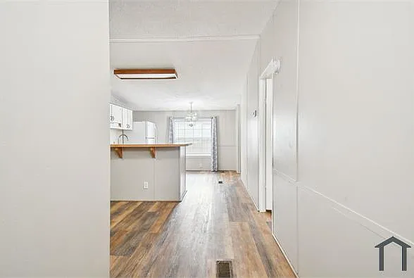4 bed, 1120 sqft, $2,300 — Photo 4
