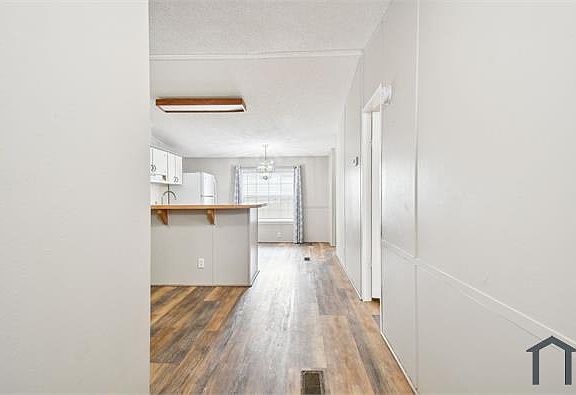 4th image of 10609 Bay Hills Cir