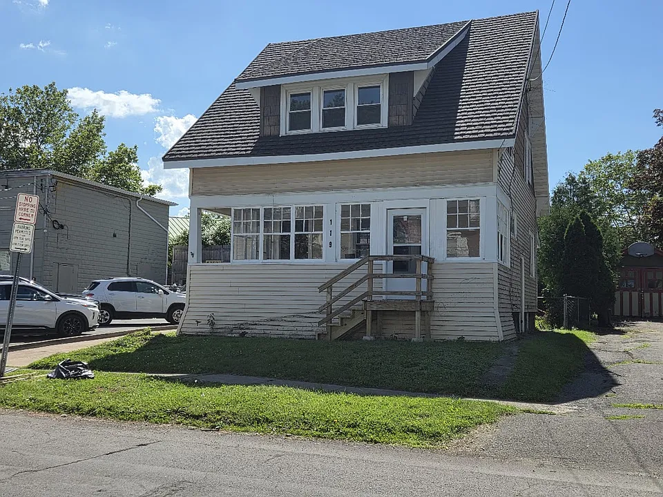 119 N Edwards Ave