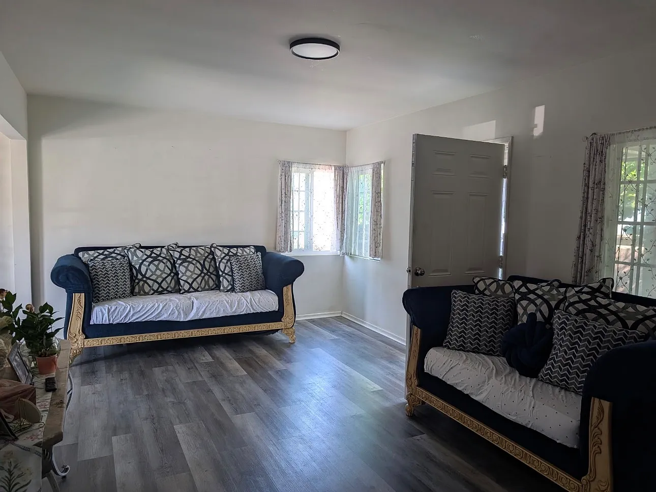 2 bed, 1100 sqft, $3,000 — Photo 2