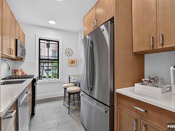 3rd image of 107 Kensington Ave APT 302