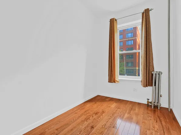 1082 Saint John's Place image 13 of 14