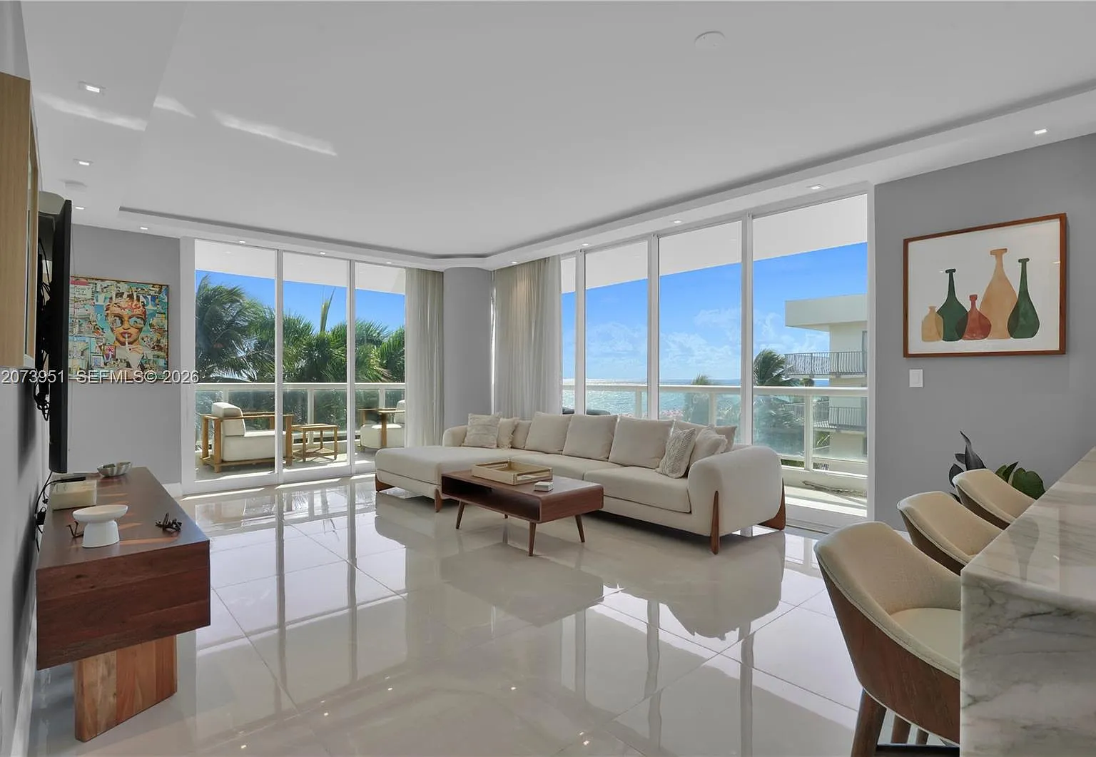 La Tour Condo — Photo 3