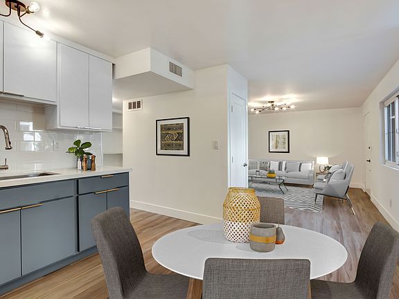 3rd image of 8519 Cedros Ave #5