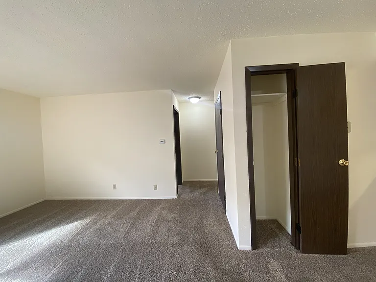 Kimberly Club Apartments — Photo 192