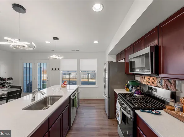 262 Battlefield Dr, Charles Town, WV 25414