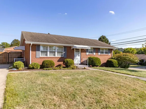 100 Vista Dr, Bridgeport, WV 26330