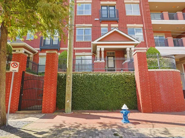 2400 S McCue Rd #104, Houston, TX 77056