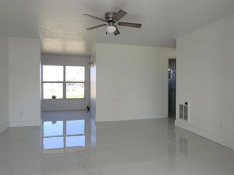 615 Joel Blvd #A — Photo 4