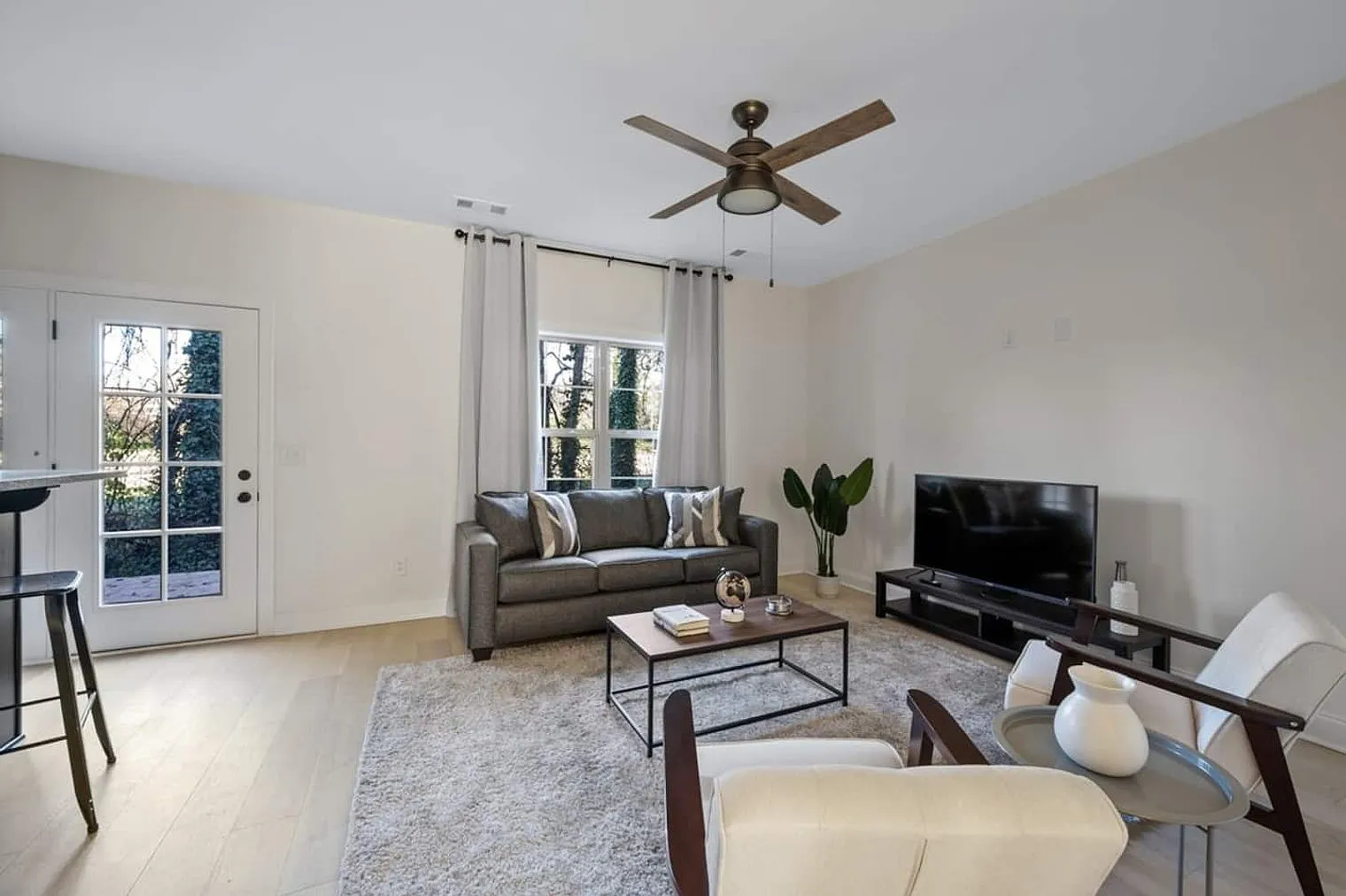 3 bed, 2.5 bath, 1636 sqft, $2,606 — Photo 1