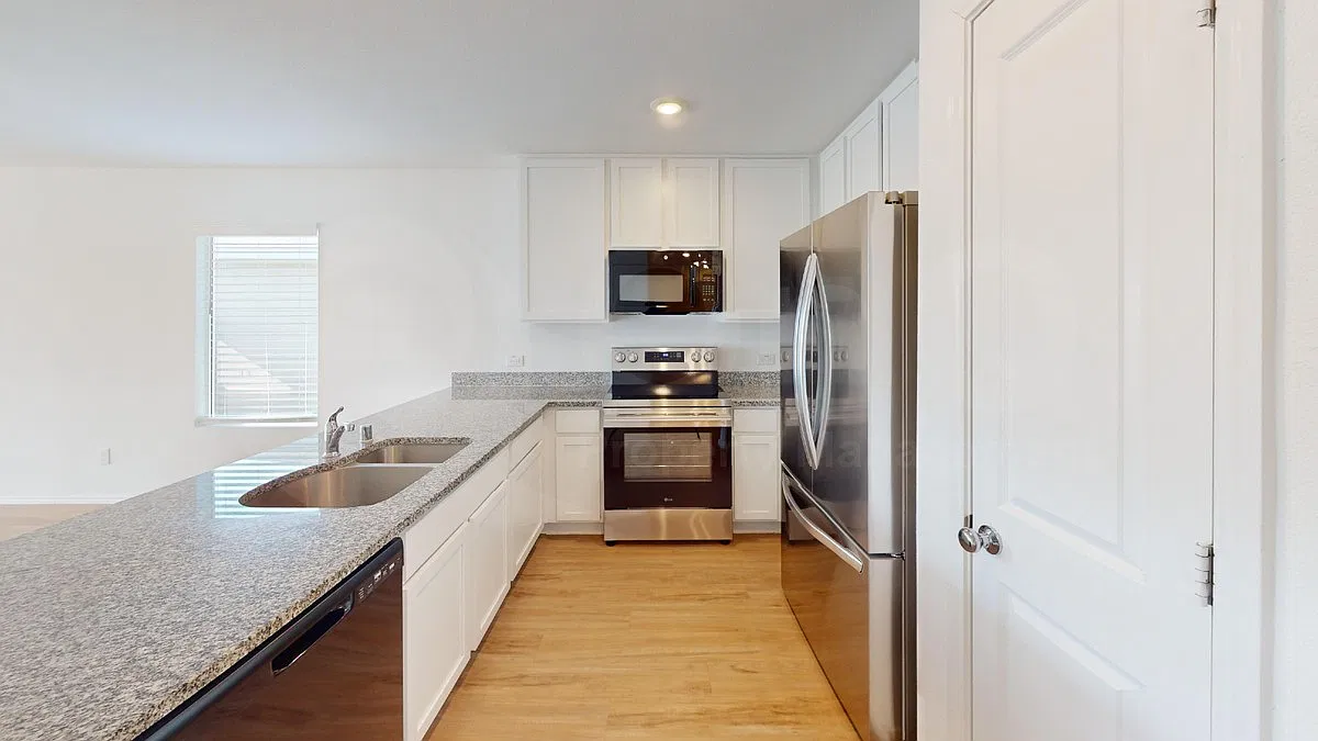 3 bed, 2.0 bath, 1481 sqft, $1,750 — Photo 3