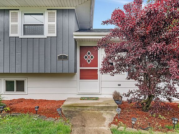 3rd image of 8 E Eureka Dr