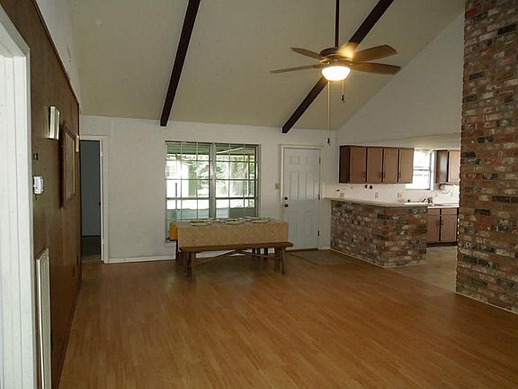 4th image of 15919 Walnut Wood Dr