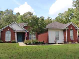 560 Cedar Dr, Columbus, MS 39705