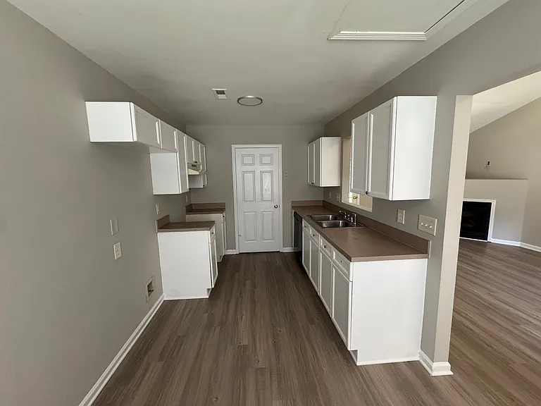 5819 Hamilton Oaks Dr — Photo 12
