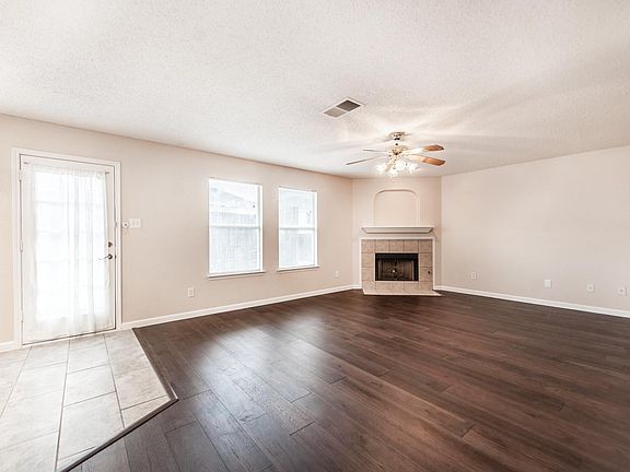 3rd image of 130 Hampshire Ln