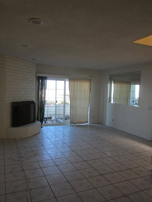 Downstair Facing The Beach