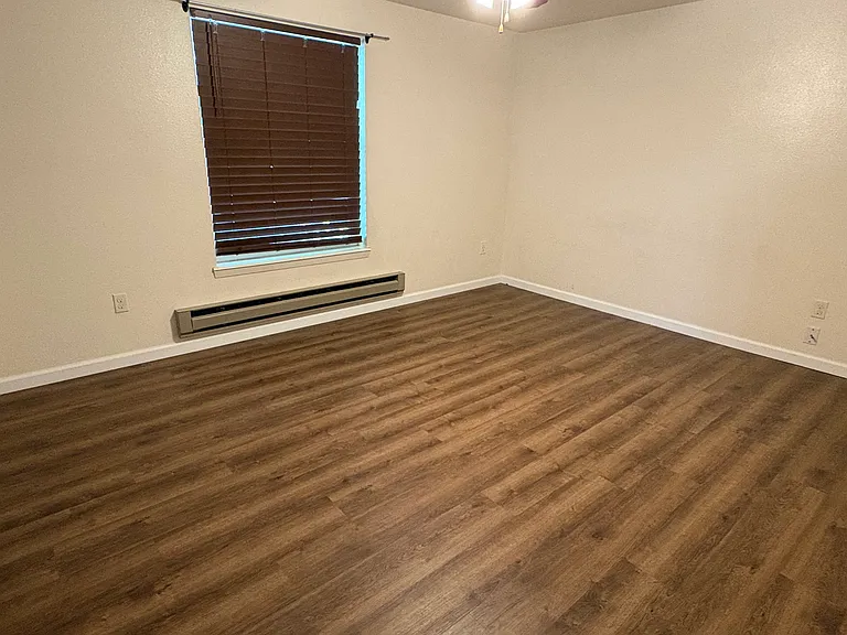 170 Willow Dr — Photo 3