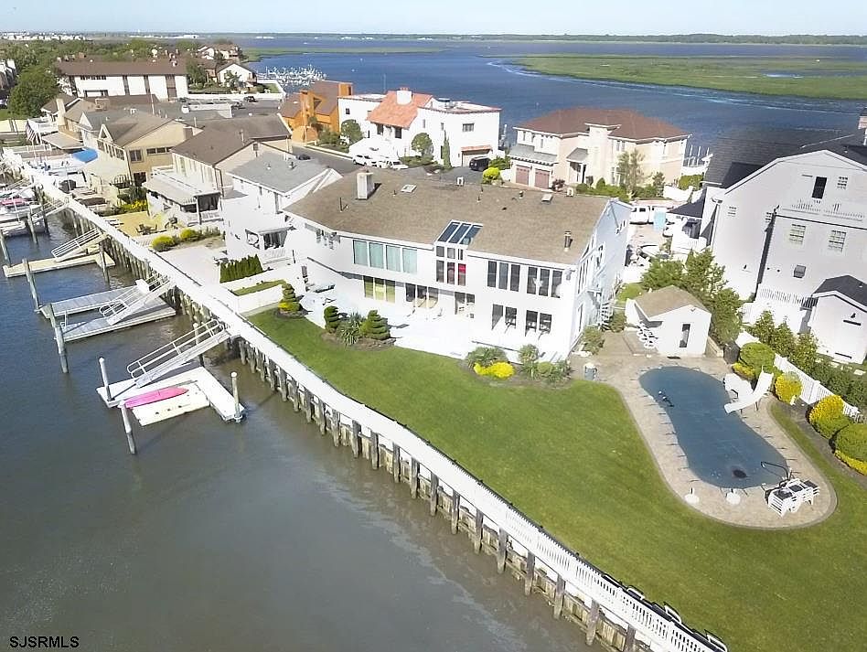1st image of 1 Coral Ln