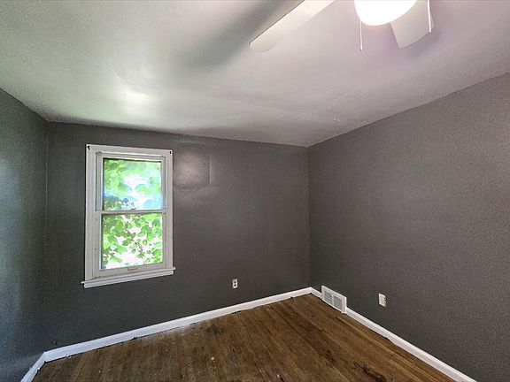 5th image of 16828 Mark Twain St
