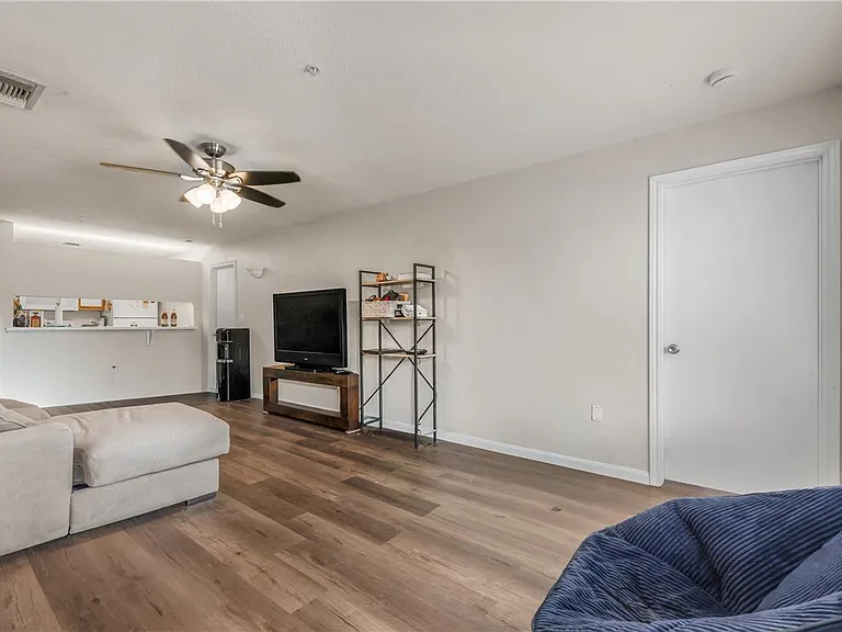 527 Parkway #303 — Photo 7