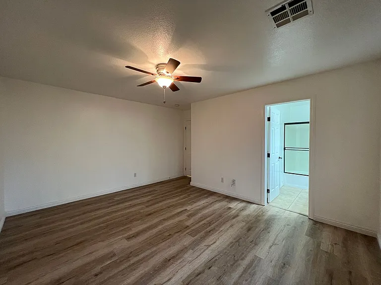 5561 Anticipation Ct — Photo 17