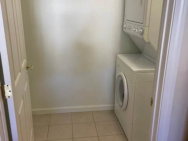 61 Pearl St #13 — Photo 11