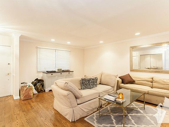 3rd image of 1333 N Lasalle St #104