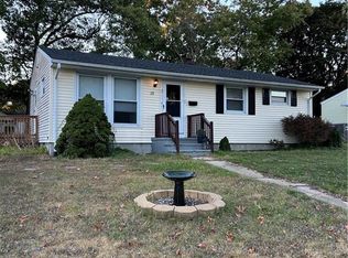 73 Burbank Dr, Warwick, RI 02886