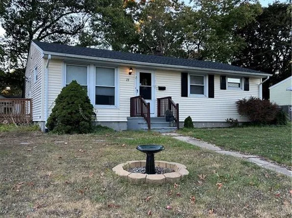 73 Burbank Dr, Warwick, RI 02886