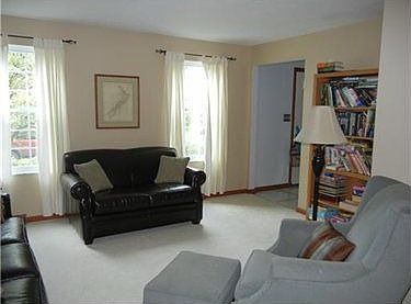 3rd image of 409 Woodcock Dr