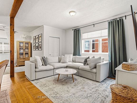 5th image of 60 Woodbury Rd